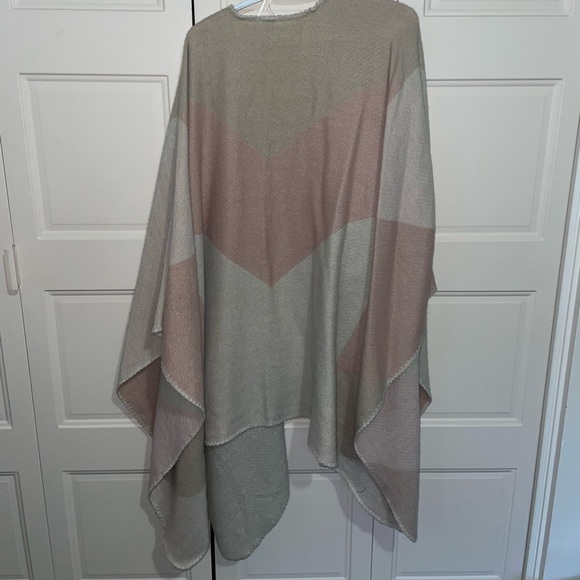 Torrid Light Pink & Tan Colorblock Ruana - Picture 5 of 7